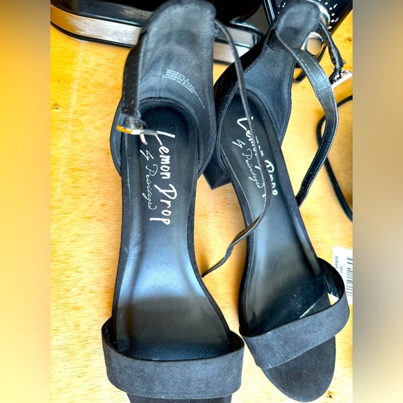 black sandals size 8 - Picture 1 of 2